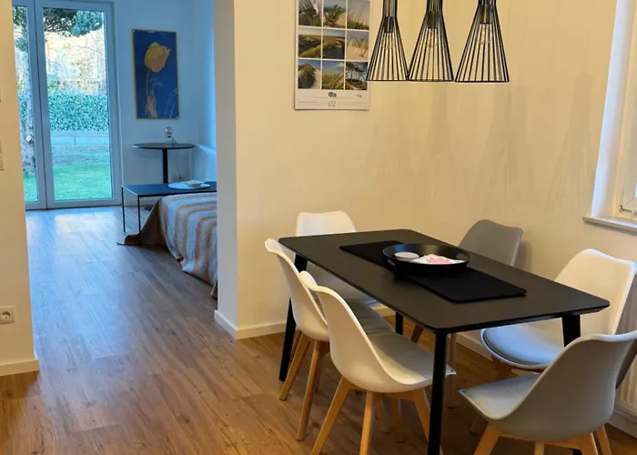 In In Perfect Situaton Near Vic And Donau Park With Pool And Private Garden Sleeps 4 With 2 Bedrooms, Kitchen And Livingroom And Bath And Private Parking Villa Bécs