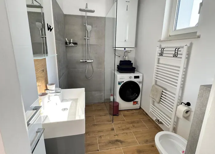 In In Perfect Situaton Near Vic And Donau Park With Pool And Private Garden Sleeps 4 With 2 Bedrooms, Kitchen And Livingroom And Bath And Private Parking