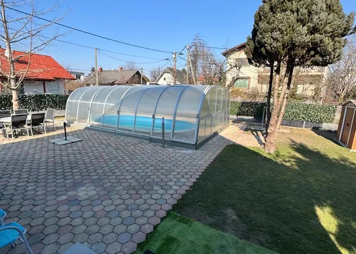In In Perfect Situaton Near Vic And Donau Park With Pool And Private Garden Sleeps 4 With 2 Bedrooms, Kitchen And Livingroom And Bath And Private Parking Villa *