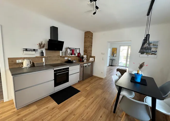 Villa In In Perfect Situaton Near Vic And Donau Park With Pool And Private Garden Sleeps 4 With 2 Bedrooms, Kitchen And Livingroom And Bath And Private Parking