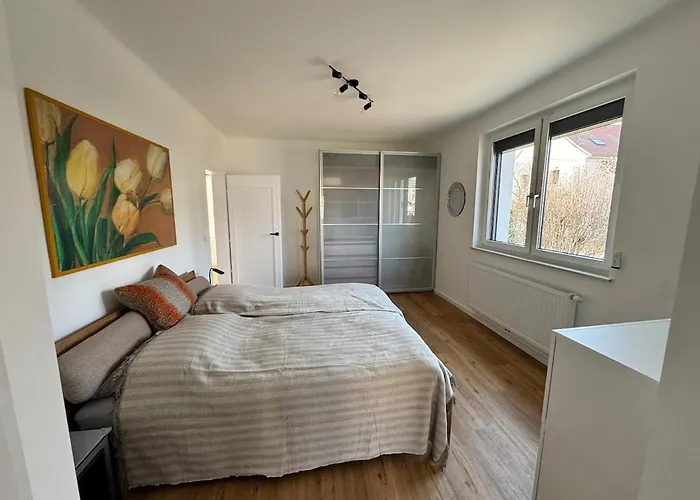 In In Perfect Situaton Near Vic And Donau Park With Pool And Private Garden Sleeps 4 With 2 Bedrooms, Kitchen And Livingroom And Bath And Private Parking Villa Bécs