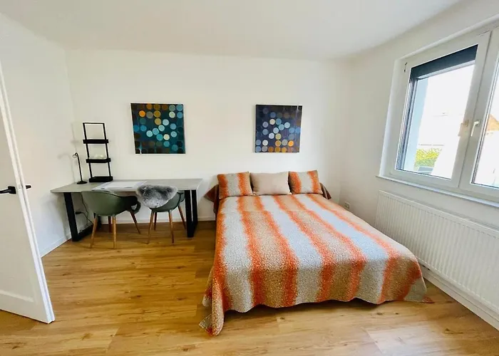 In In Perfect Situaton Near Vic And Donau Park With Pool And Private Garden Sleeps 4 With 2 Bedrooms, Kitchen And Livingroom And Bath And Private Parking Villa Bécs