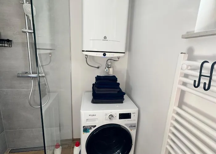 In In Perfect Situaton Near Vic And Donau Park With Pool And Private Garden Sleeps 4 With 2 Bedrooms, Kitchen And Livingroom And Bath And Private Parking
