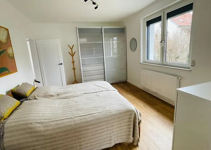 In In Perfect Situaton Near Vic And Donau Park With Pool And Private Garden Sleeps 4 With 2 Bedrooms, Kitchen And Livingroom And Bath And Private Parking Villa