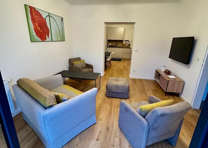 Villa In In Perfect Situaton Near Vic And Donau Park With Pool And Private Garden Sleeps 4 With 2 Bedrooms, Kitchen And Livingroom And Bath And Private Parking