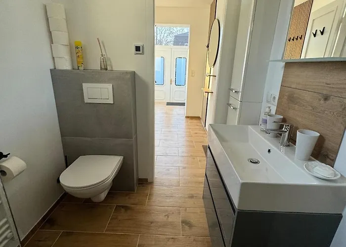 In In Perfect Situaton Near Vic And Donau Park With Pool And Private Garden Sleeps 4 With 2 Bedrooms, Kitchen And Livingroom And Bath And Private Parking Villa *
