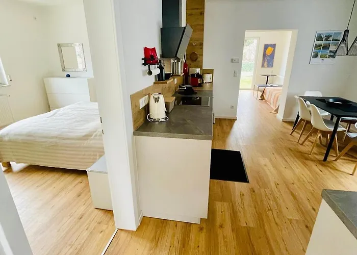 In In Perfect Situaton Near Vic And Donau Park With Pool And Private Garden Sleeps 4 With 2 Bedrooms, Kitchen And Livingroom And Bath And Private Parking *