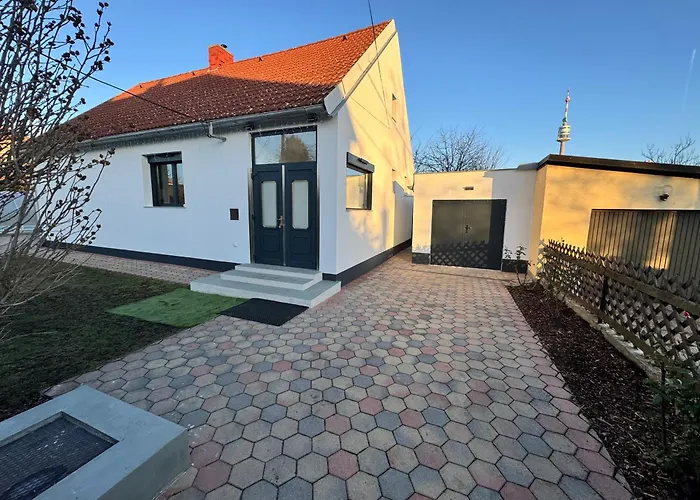 In In Perfect Situaton Near Vic And Donau Park With Pool And Private Garden Sleeps 4 With 2 Bedrooms, Kitchen And Livingroom And Bath And Private Parking