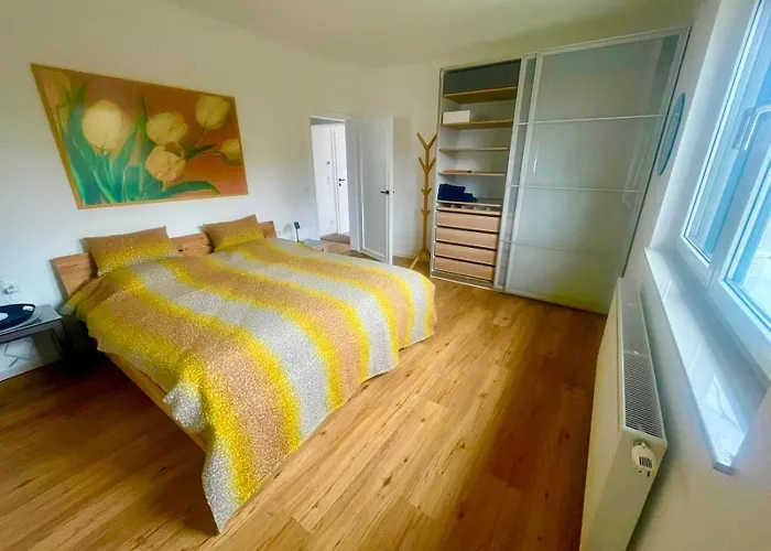 Villa In In Perfect Situaton Near Vic And Donau Park With Pool And Private Garden Sleeps 4 With 2 Bedrooms, Kitchen And Livingroom And Bath And Private Parking
