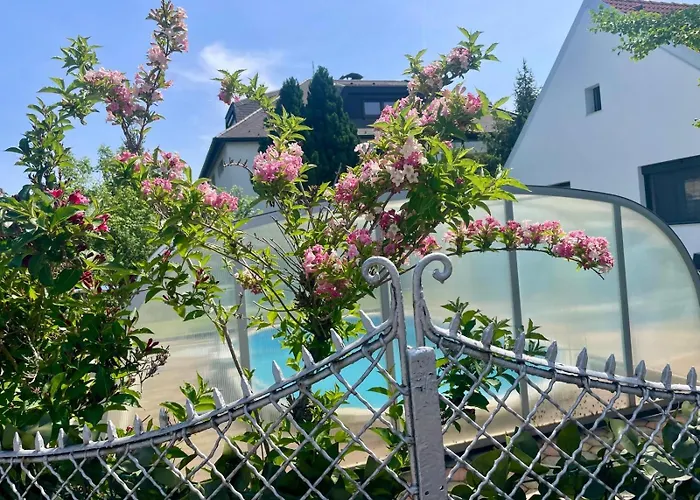 In In Perfect Situaton Near Vic And Donau Park With Pool And Private Garden Sleeps 4 With 2 Bedrooms, Kitchen And Livingroom And Bath And Private Parking Bécs
