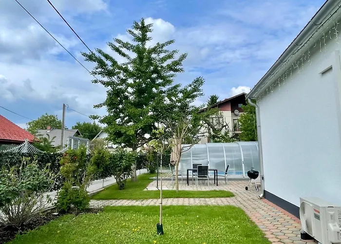 In In Perfect Situaton Near Vic And Donau Park With Pool And Private Garden Sleeps 4 With 2 Bedrooms, Kitchen And Livingroom And Bath And Private Parking * Vienna