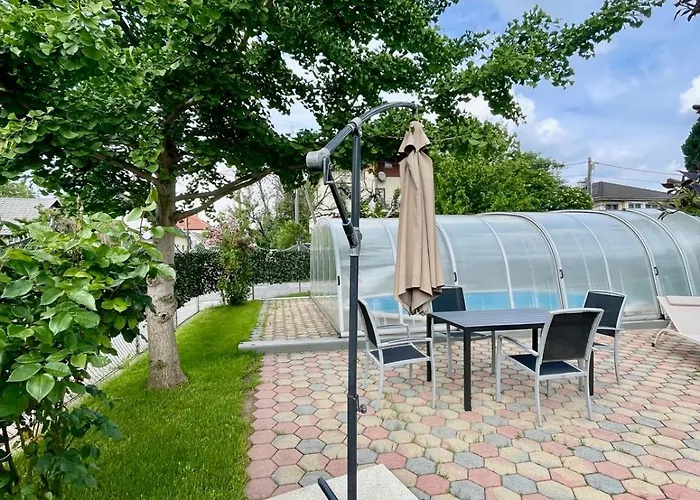 In In Perfect Situaton Near Vic And Donau Park With Pool And Private Garden Sleeps 4 With 2 Bedrooms, Kitchen And Livingroom And Bath And Private Parking Villa *