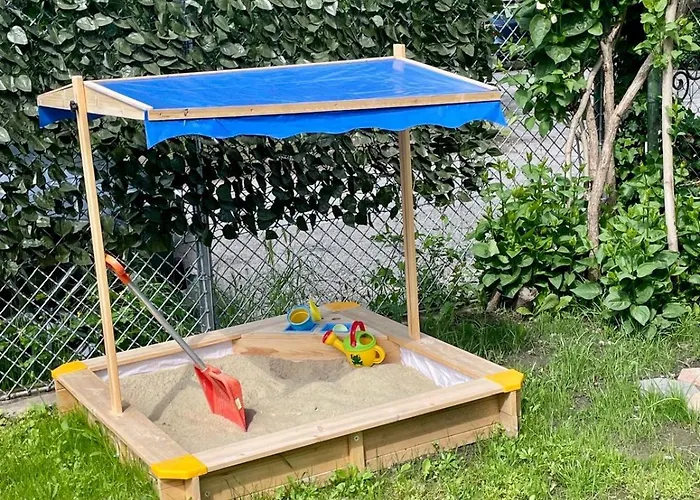In In Perfect Situaton Near Vic And Donau Park With Pool And Private Garden Sleeps 4 With 2 Bedrooms, Kitchen And Livingroom And Bath And Private Parking * Bécs